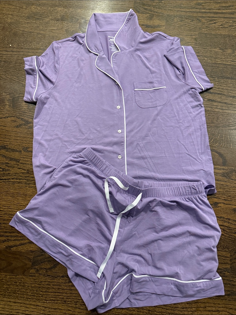 Woman’s small Lavender Short Sleeve Pajama Set with Contrast Piping nwot